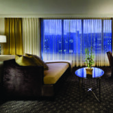 hotelroom-2000x1100